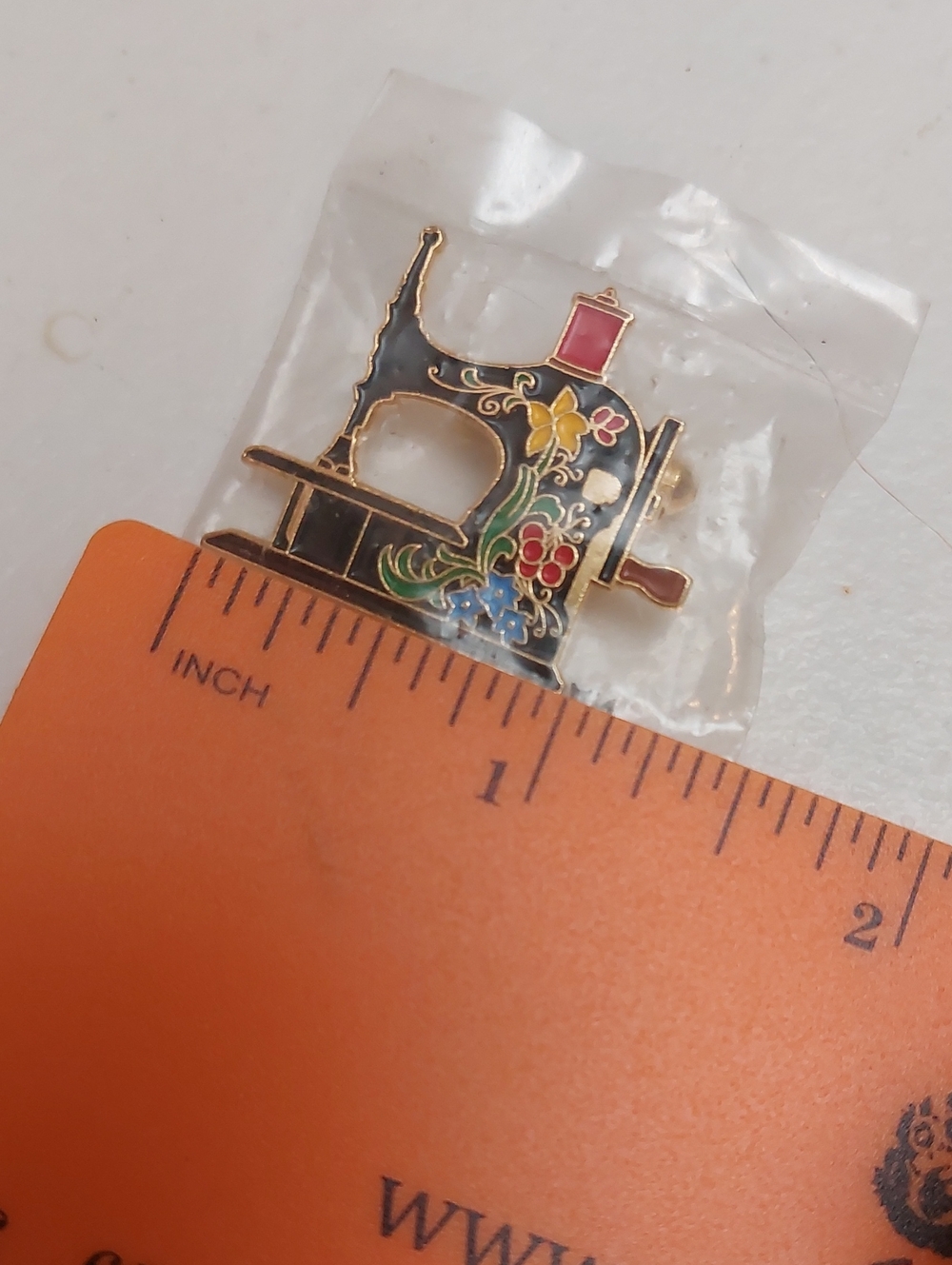 Vtg Collectible Clotilde 1971-1991 Sewing Machine 20 Years Comemorative Brooch - Picture 3 of 4